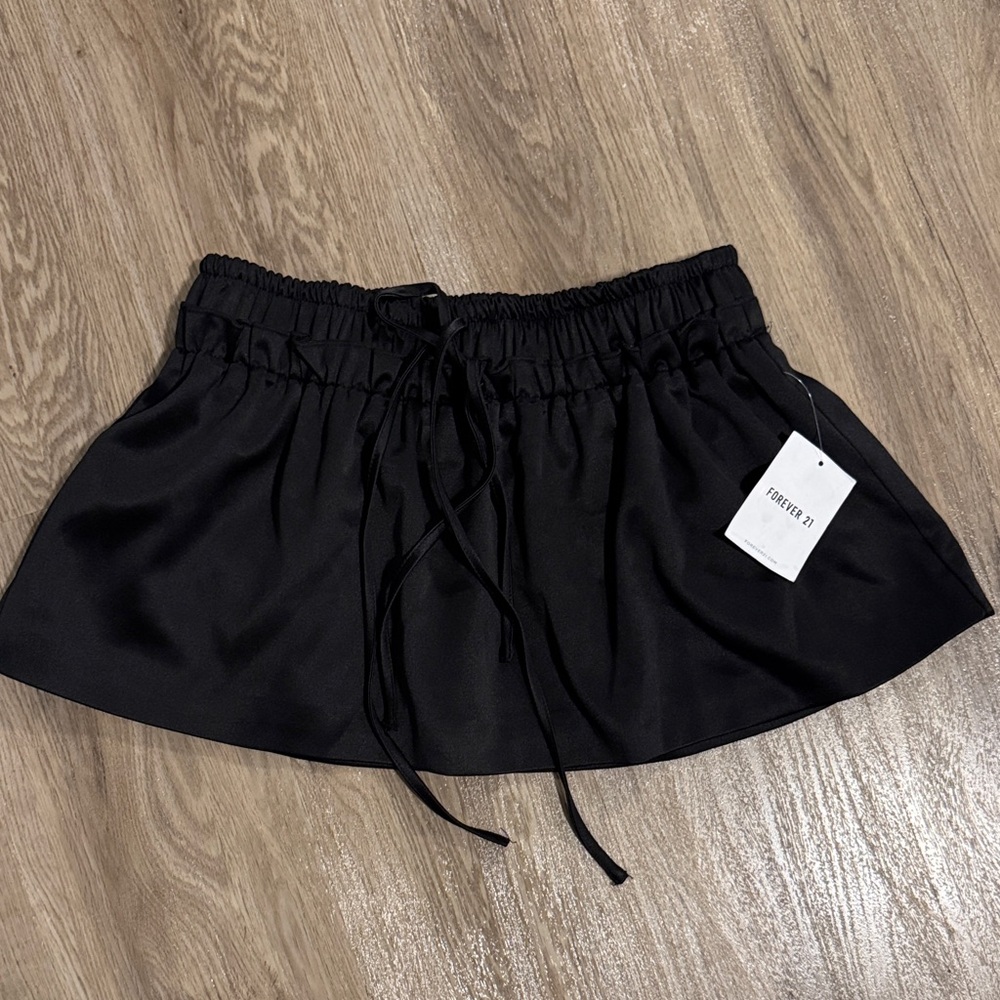 Low rise micro skirt